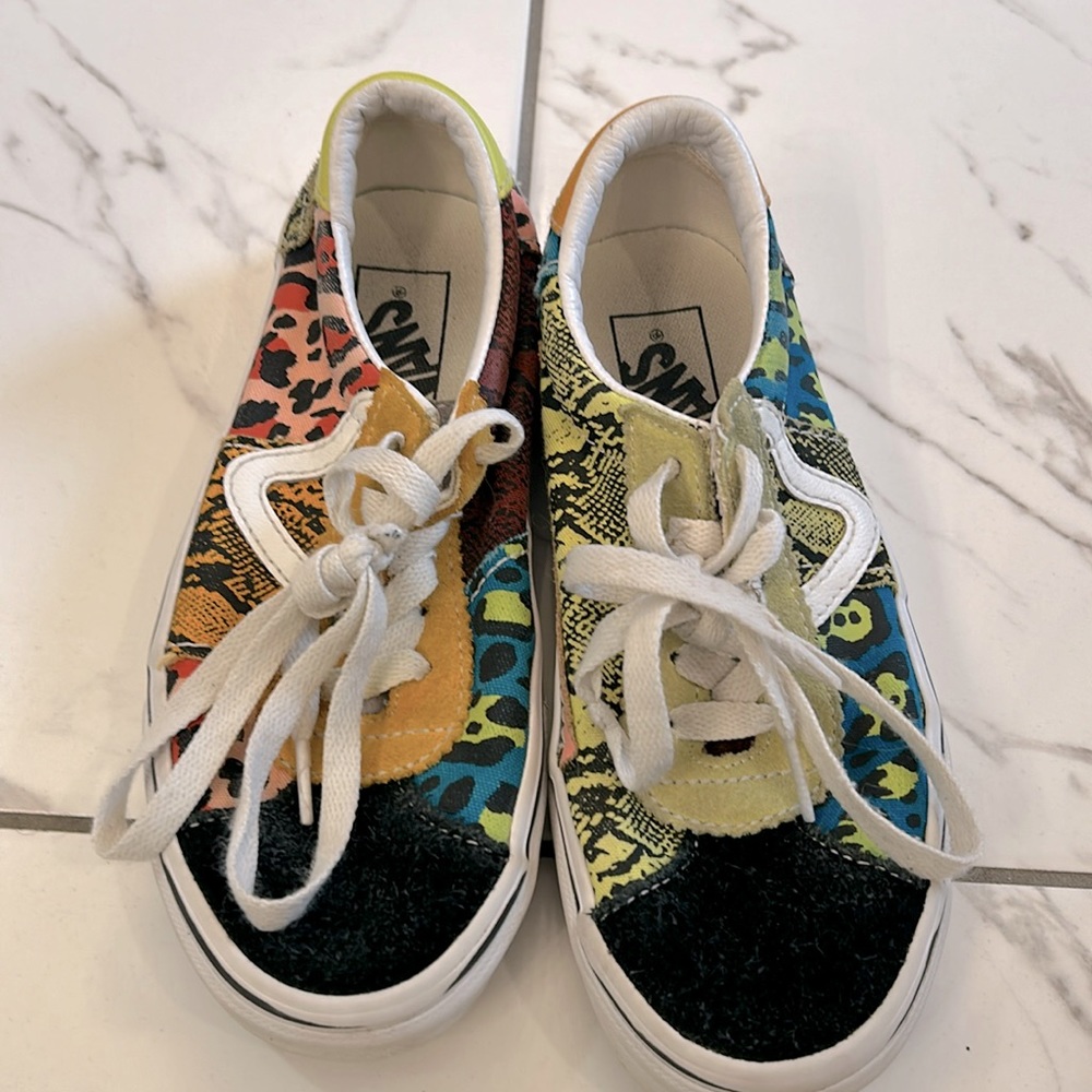 Girls Vans size 3.5 *rare print*